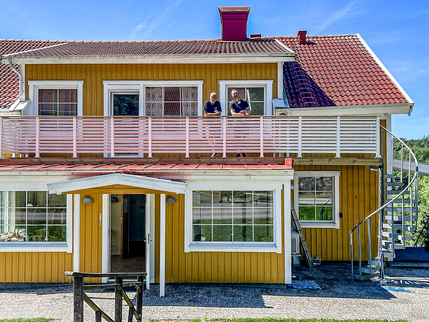 Featured image for “Det nya balkongräcket är på plats”
